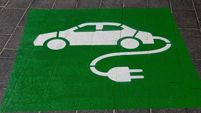 A horizontal street sign for electric vehicles charging